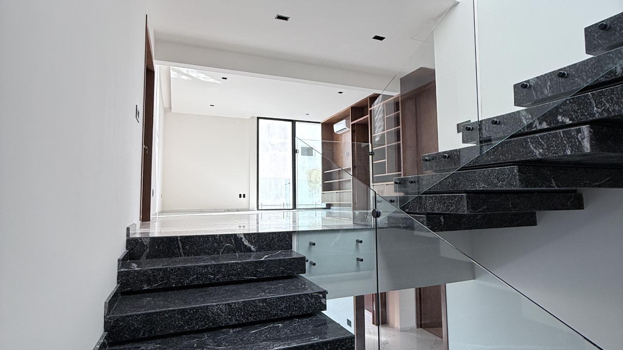 Escaleras Casa Lagos 53 - BalamReal Estate